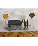 Vintage HO Scale Trackside Details  Metal Pass Van Body Cactus Crossing ... - €21,10 EUR
