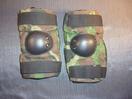 USGI U.S. MILITARY BDU WOODLAND CAMOUFLAGE TACTICAL ELBOW PADS EC 176 - $18.62