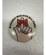 Remember Mom With Mrs Fields 3” Pin Back - €8,46 EUR Remember Mom With Mrs Fields 3” Pin Back - €8,46 EUR