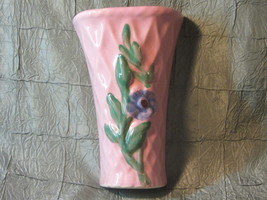 Morton Pottery Wall Pocket 1950&#39;a Morning Glory, Wall Vase, Pink Pocket ... - £23.45 GBP