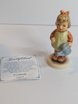 M.I. Hummel Figurine &quot;MuB&#39; noch gieBen / Nature&#39;s Gift. Club membership ... - $376.33 MXN