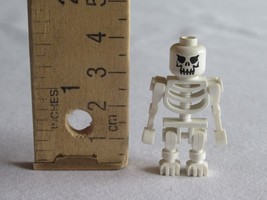 Rough Lego Skeleton with Standard Evil Skull Minifigure Pirates Spooky K... - $7.55