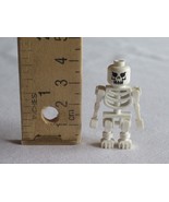 Rough Lego Skeleton with Standard Evil Skull Minifigure Pirates Spooky K... - €6,41 EUR
