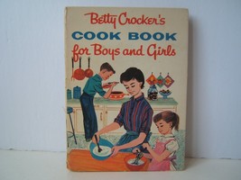 VTG Betty Crocker&#39;s Cook Book For Boys And Girls First Edition Third Printing - £24.38 GBP