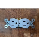 Legrand Radiant Receptacle 15 Amp 120 Volt White #885TRW Box of 10 New I... - €17,01 EUR