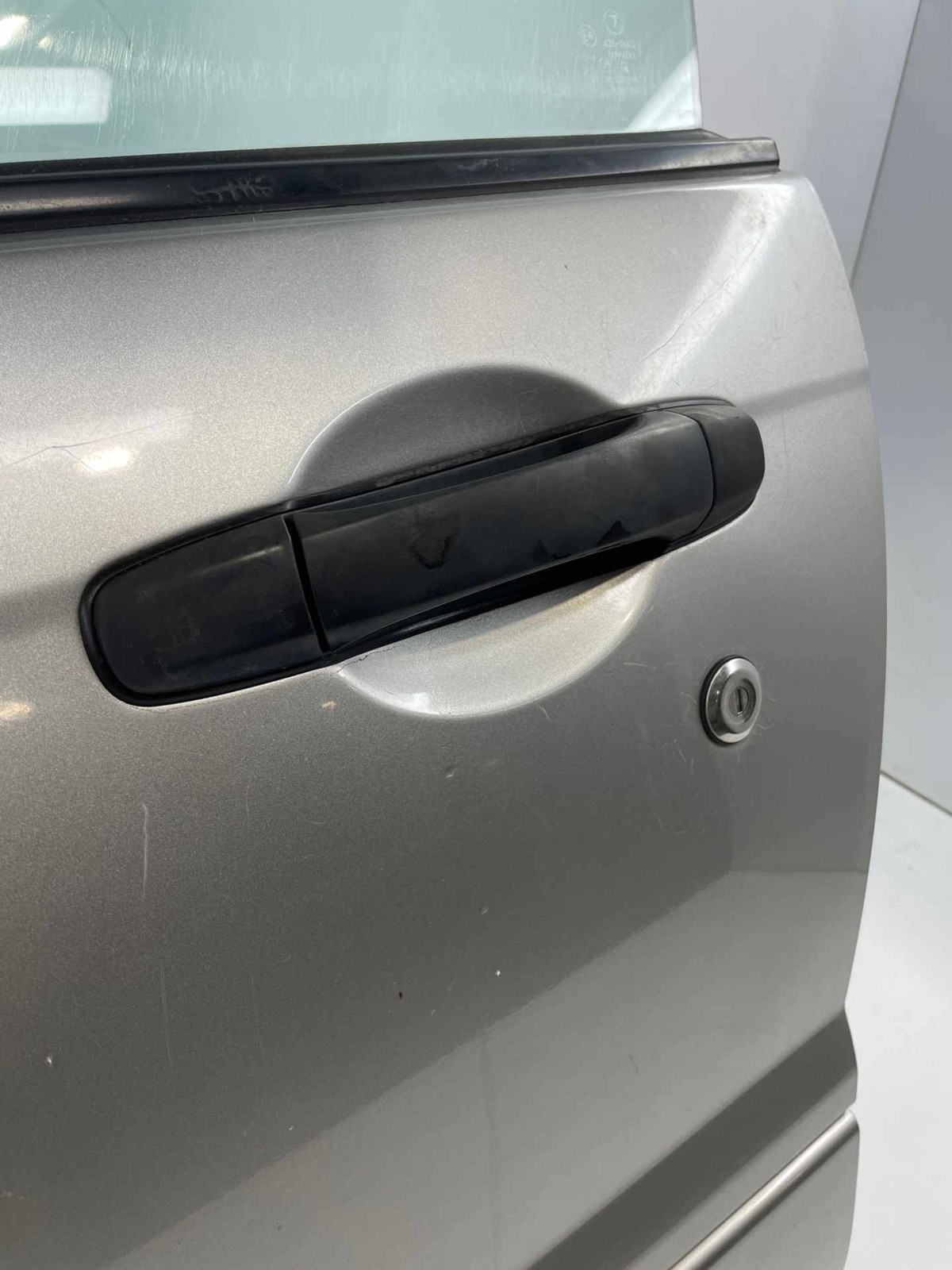 2006-2008 Subaru Forester LH Driver Front Door Assembly W/ Glass & Panel Scratch Item image 8
