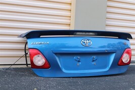 2009-2010 Toyota Corolla S Trunk Lid W/ Spoiler & Taillights image 7