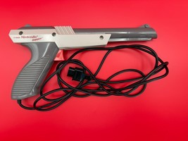 Vintage 1985 Nintendo Zapper Light Gun NES Accessory Gray Red Trigger Un... - $263.26 MXN
