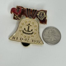 Lions Club Pin Hope RI D-42 1997 Liberty Bell Rooster Rhode Island Vintage - $326.94 MXN