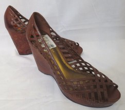 BCB Wedge Brown Leather Floral Wedge Peep Toe Shoes  Sz 9.5B Retail $90 New - £39.33 GBP