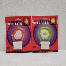 2 Neon Glow Night Lite Christmas Light  - Glows Green  &amp; Red - $709.72 MXN
