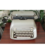 Vintage royal manual typewriter - $95.24 CAD
