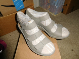 New 9M CLARKS REEDLY JUNO SAGE WEDGE STRAPPy sandals - $50.00
