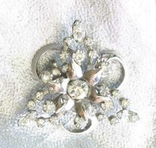 Elegant Prong-set Crystal Rhinestone Silver-tone Flower Brooch 1950s vint 1 1/2&quot; - £9.80 GBP