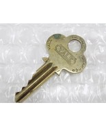 VINTAGE YALE &amp; TOWNE PADLOCK KEY 872 STAMFORD CONN. USA - $13.43 CAD
