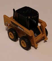 JOHN DEERE Skid Steer Loader 3&quot; x 2&quot; Tan/Golden Hard Plastic Toy Missing... - $272.80 MXN