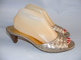Antonio Melani Women Size 9.5 M Gold Tone Weaved Pattern 2.5&quot; Heels Mules Shoes - £17.90 GBP