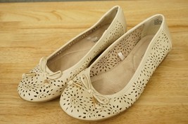 Gently Preowned White Mt Beige Pierced Ballet Flats GISELE Ladies Size 8.5 Med - £13.48 GBP