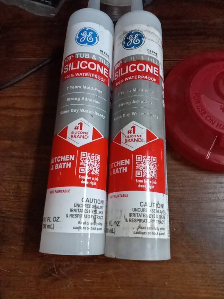2 Pk GE 2749485 TUB AND TILE SILICONE 1 CAULK 10.1 OZ  CLEAR 650 Kb - $16.99