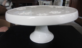 Vintage Hallmark 10&quot; Alabaster White Snowflakes Theme Glass Pedestal Cake Plate - £22.19 GBP