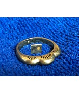 Vintage Women&#39;s Ring Gold tone approx 16mm size 5.5-6 etched rays yellow MK - £52.76 GBP