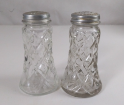 Vintage Anchor Hocking Waterford Waffle Crystal Glass Salt &amp; Pepper Shakers - $252.73 MXN
