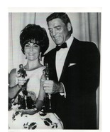 Elizabeth Taylor Bert Lancaster Holding 1960 Academy Awards 8.5 x 11 Bla... - £7.28 GBP