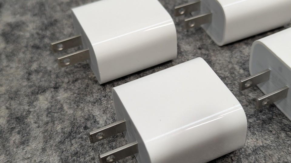 Lot of 4  Apple 20W USB-C Power Adapter iPhone Charger Type C - A2305/A2935 Item image 10