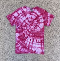 NEW Gildan Women’s Pink White Spiral Ice Tie-Dye Short Sleeve Shirt Size... - €19,41 EUR NEW Gildan Women’s Pink White Spiral Ice Tie-Dye Short Sleeve Shirt Size... - €19,41 EUR