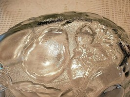 GLASS FRUIT BOWL WITH BAMBOO HANDLE image 3