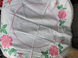 &quot;&quot;BRIGHT WHITE HEAVIER TABLE TOPPER WITH LARGE PINK EMBROIDERED FLOWERS&quot;&quot; - $8.89