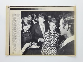 Ronald Reagan and Nancy Betty Ford Vtg Original 8x10 AP Wire Photo 1976 Signing - $4.94