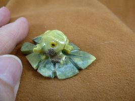 (Y-FRO-LP-166) little green Serpentine Frog on LEAF Gem gemstone FIGURIN... - $12.99
