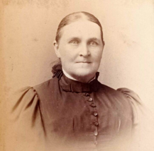 Cabinet Card Photo Attractive Woman in Black Icy Stare Chester PA Nyemetz Studio - £23.27 GBP