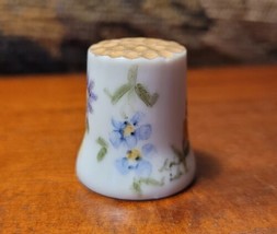Vintage Hand Painted Flowers Porcelain Sewing Thimble Artist Signed Lois ?? - $9.89