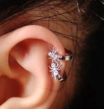 Spider crystal ear cuff - $172.66 MXN