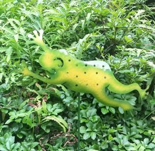 Green &amp; Yellow Frog Garden Stake Painted Metal Lawn CutOut Décor Yard Or... - £7.99 GBP