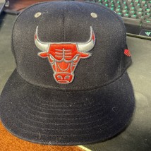 Chicago Bulls Hat Fitted S/M Black Flex Fit Adidas - $14.85