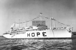 Ss Hope Hospital Ship At Sea Formerly Nvay Uss Consolation 4X6 Photo Postcard - £5.07 GBP