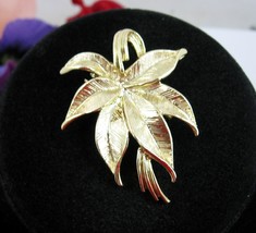 Gerry&#39;s Curled Over Leafy Leaf BROOCH Vintage PIN Goldtone Broach Signed Jewelry - £13.15 GBP
