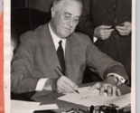 FDR Roosevelt Signs Draft Act 1940 Baltimore Sun Original Archive Photo ... - $51.43