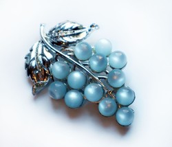 Vintage Mid Century Scarf Clip Large Grapes Blue Moonglow Lucite Silver ... - £39.21 GBP