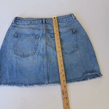 Topshop Moto RN#125149 Women's Blue Denim Frayed Mini Skirt Size 8 Waist 28" image 6