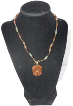 Art Deco Carved Rose Flower Bead Necklace - €51,74 EUR