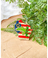 2010 Wisconsin State Lions Club Green Fish Tree American Flag USA Lapel ... - $306.02 MXN