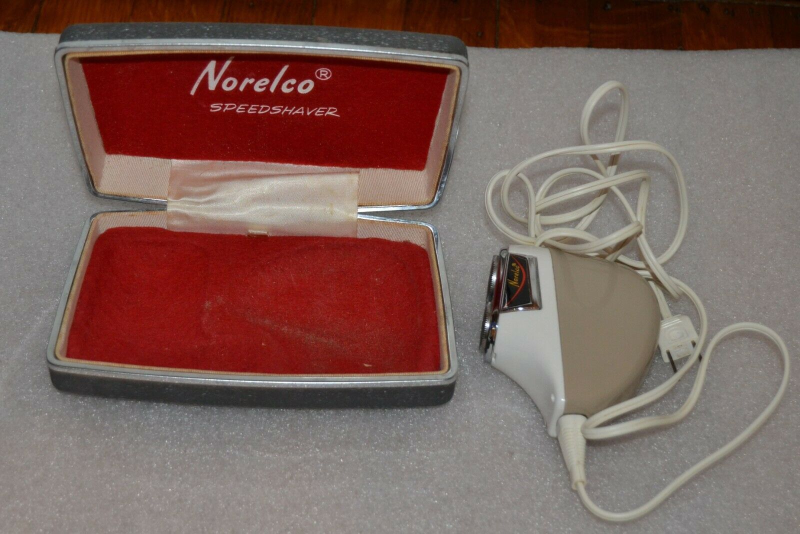 Primary image for Vintage Norelco SpeedShaver With Trimmer And Case Functional