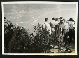1953 Tourist at Observation Point, Niagara Falls Maid of The Mist Photo B&amp;W - £2.36 GBP