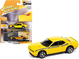 2010 Dodge Challenger R/T Detonator Yellow with Black Stripes and Collector T... - £13.47 GBP