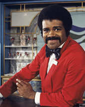 The Love Boat Ted Lange posing behind bar as Isaac 8x10 Photo - £6.26 GBP