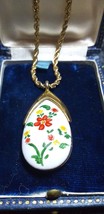 VINTAGE Gold Plated Rope Chain &amp; White Pot/Ceramic Red Floral Painted PE... - £24.85 GBP